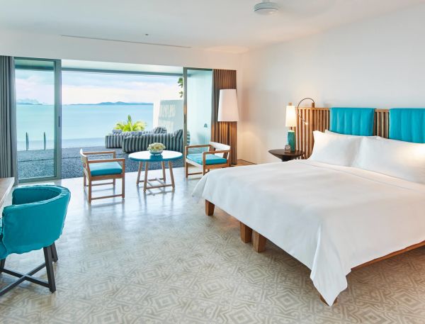 King bed with Egyptian cotton linen