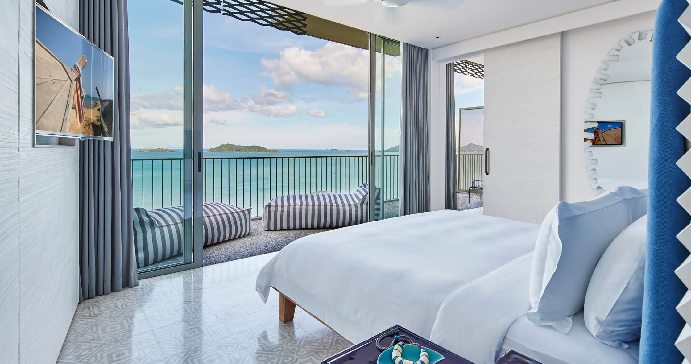 King bed with Egyptian cotton linen